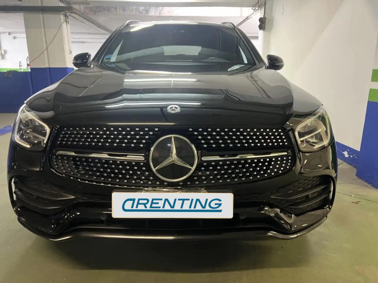 Renting Mercedes-Benz GLC 300 300e 4Matic 9G-Tronic Negro 3