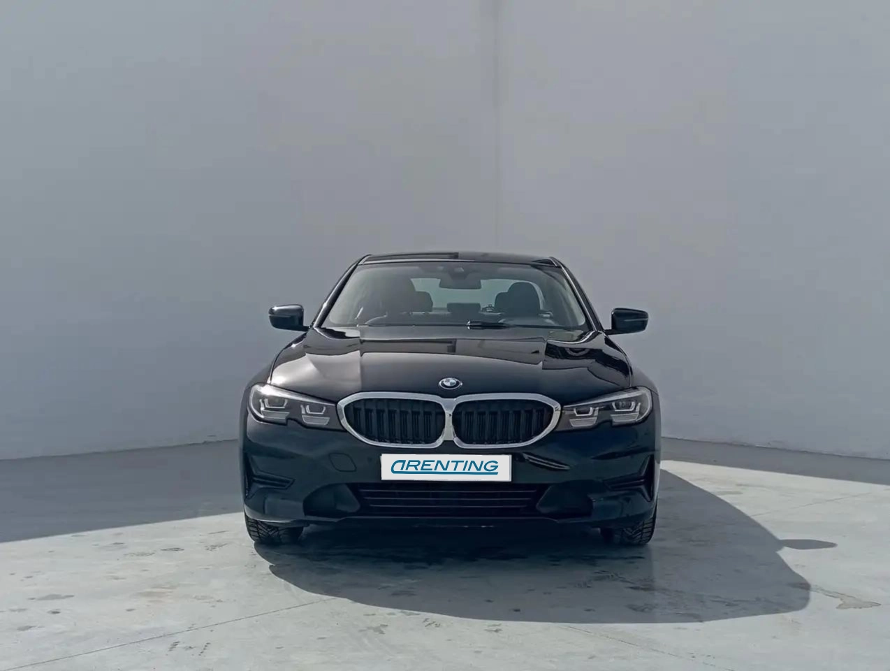 Renting BMW 318 318dA Negro 7