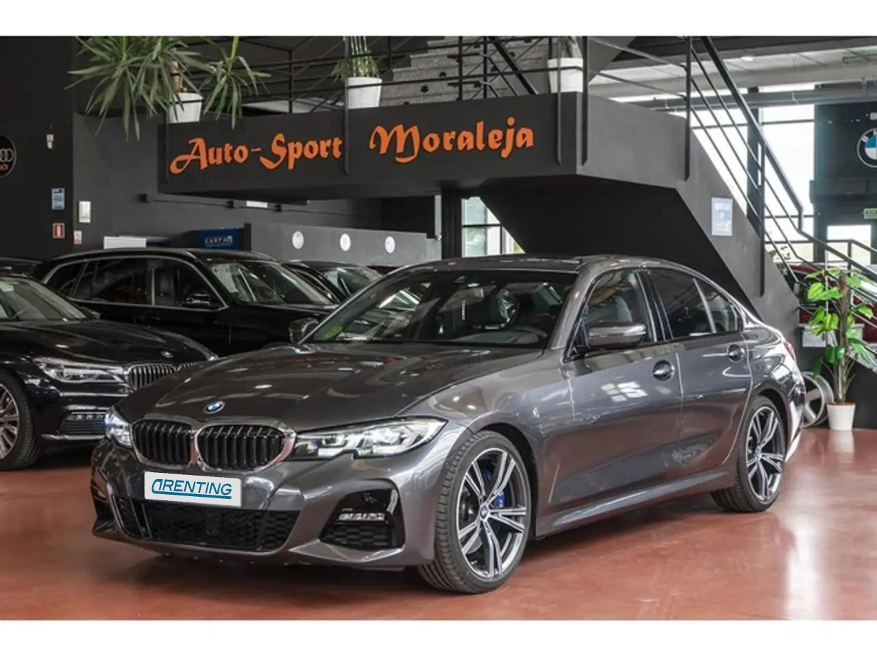 Renting BMW 330 330iA Gris