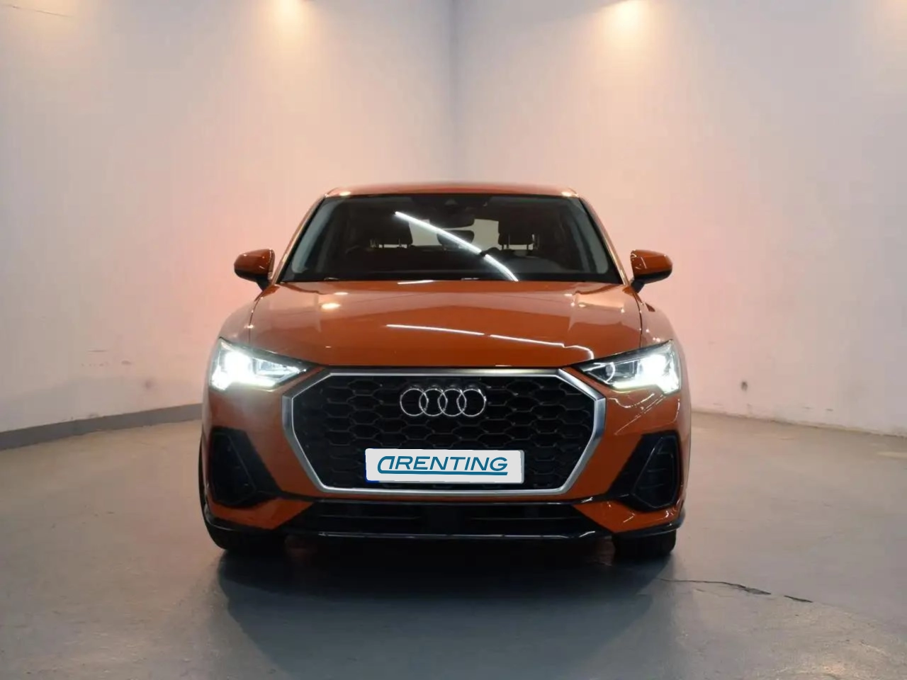 Renting Audi Q3 35 TDI Advanced Naranja 1