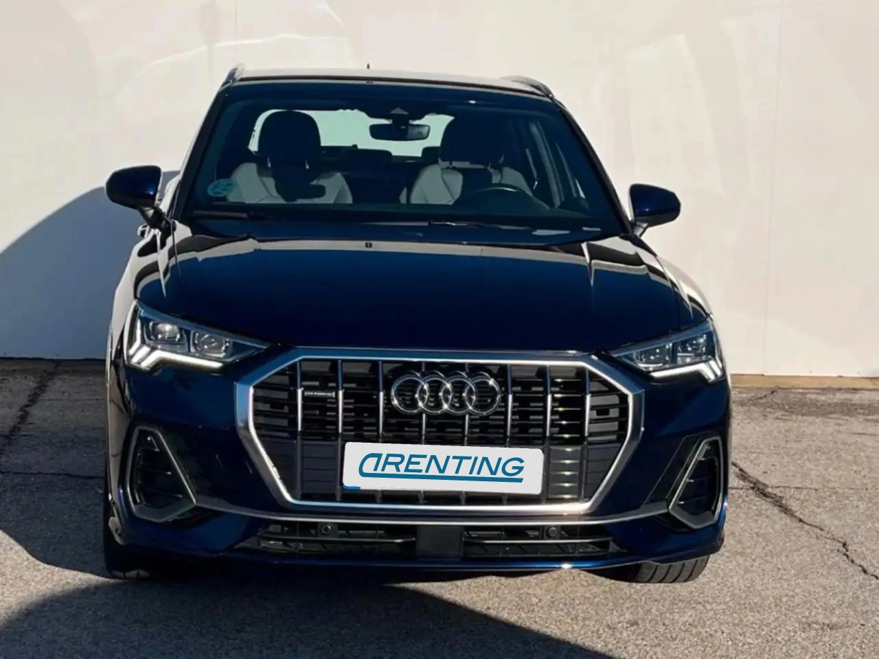 Renting Audi Q3 35 TDI S line 110kW Azul