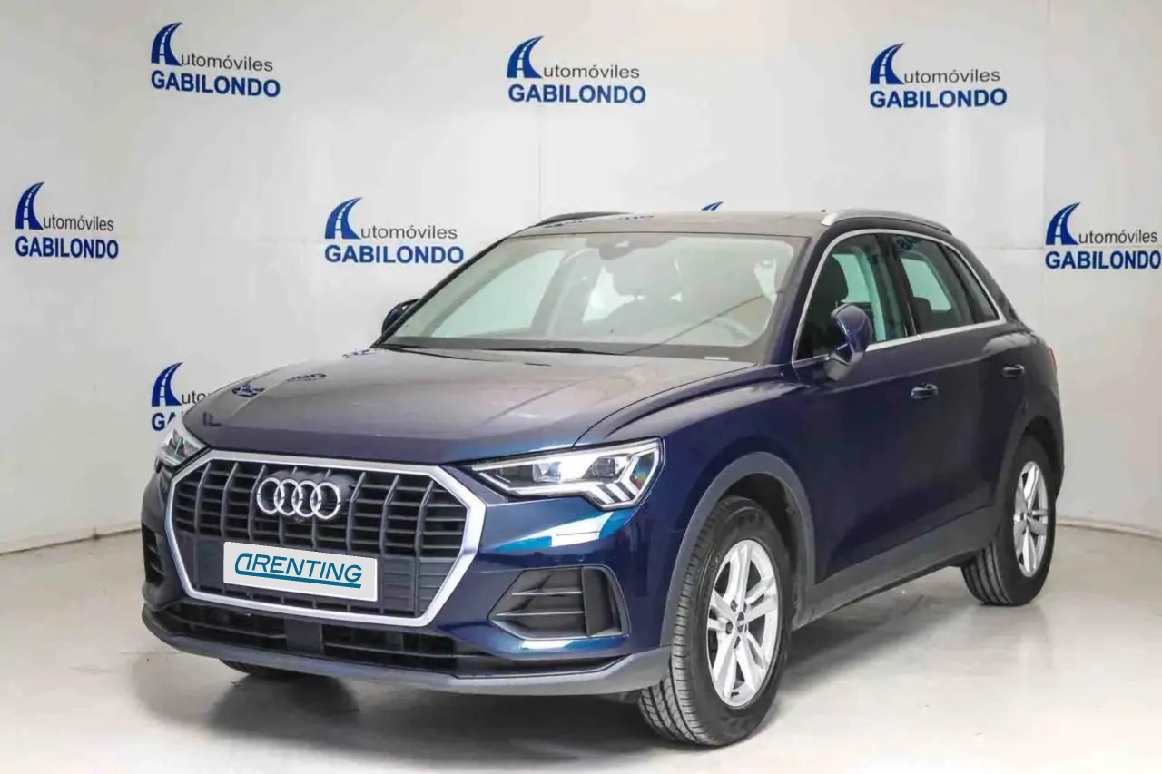 Renting Audi Q3 35 TFSI S tronic Azul