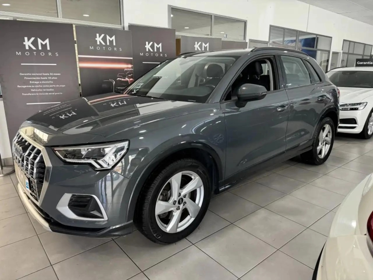 Renting Audi Q3 40 TDI quattro S tronic 147kW Gris