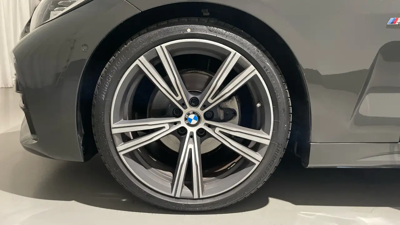 Renting BMW 420 420dA Coupé Gris 1