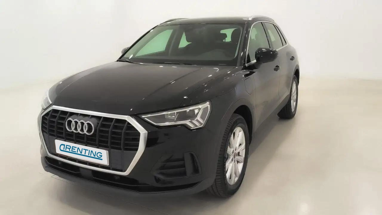 Renting Audi Q3 45 TFSIe Advanced S-tronic Negro