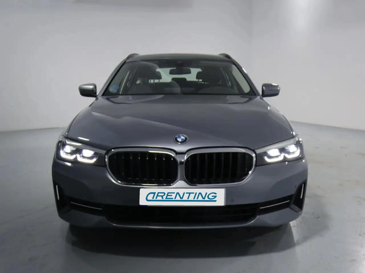 Renting BMW 520 520d Gris 1