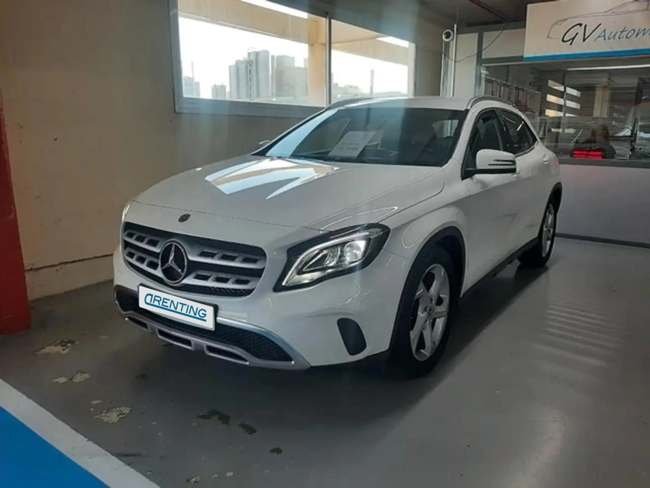 Renting Mercedes-Benz GLA 180 7G-DCT Blanco 1