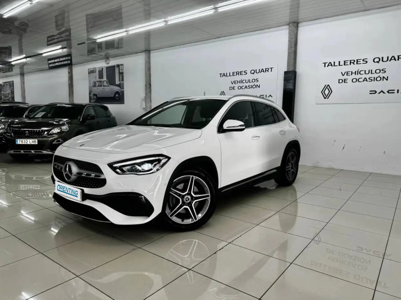 Renting Mercedes-Benz GLA 180 7G-DCT Blanco 2