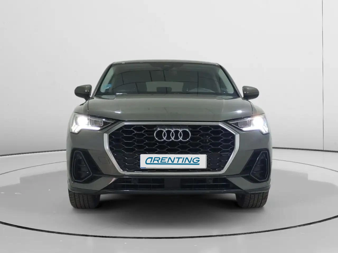 Renting Audi Q3 Advanced 35 TFSI Verde 1