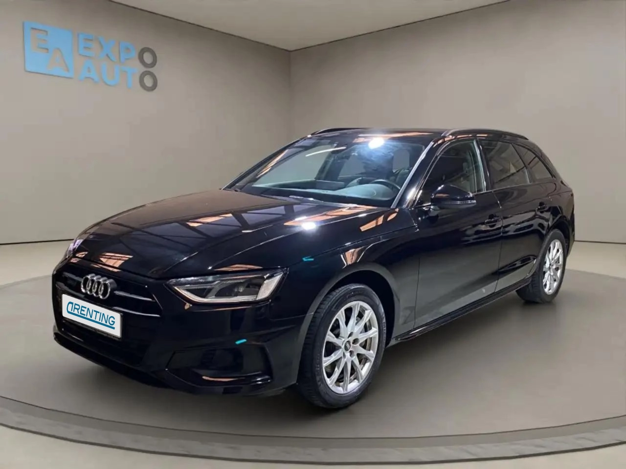 Renting Audi A4 Avant 2.0TDI Black line edition S-T 110kW Negro