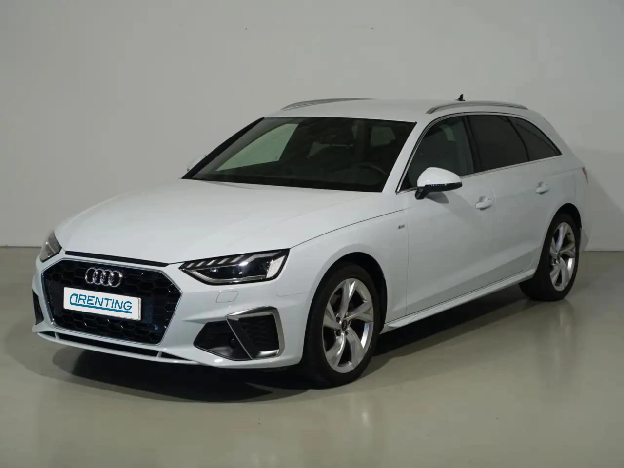 Renting Audi A4 Avant 35 TDI S line S tronic 120kW Blanco 5