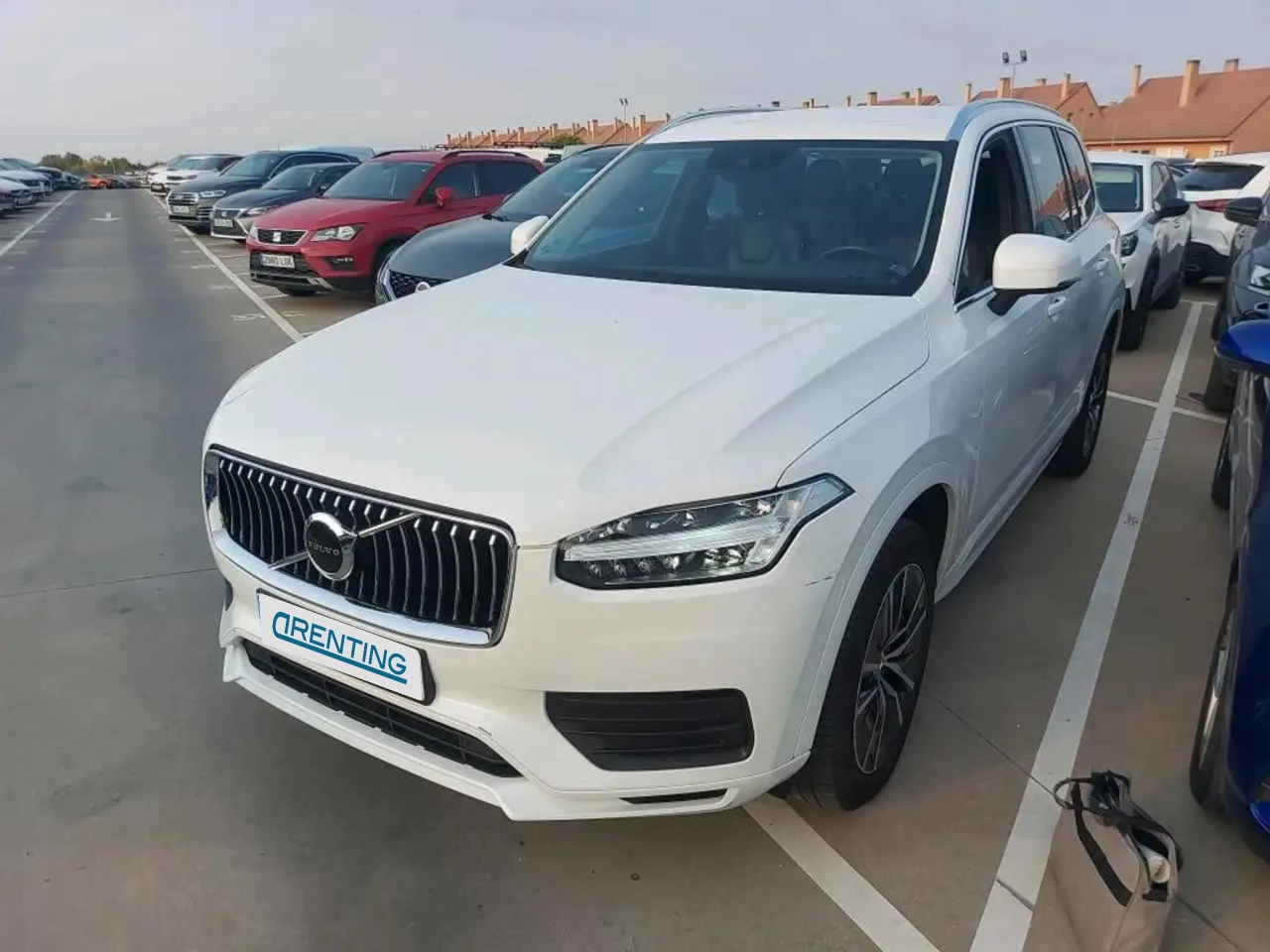 Renting Volvo XC90 B5 Business Plus 7pl. AWD Aut. Blanco 1