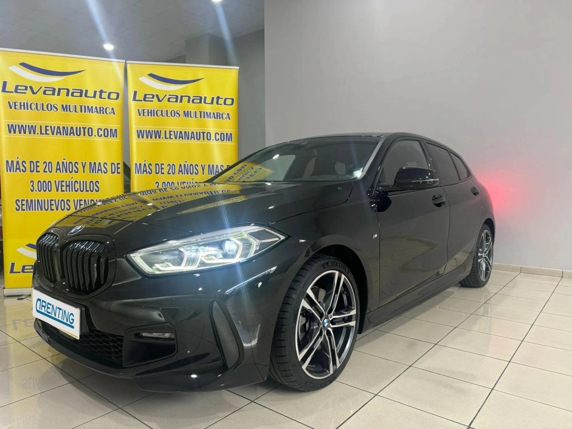 Renting BMW Serie 1 118d M Sport