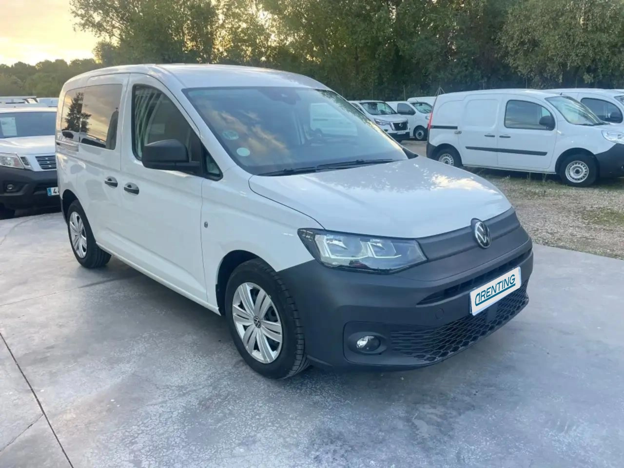 Renting Volkswagen Caddy 2.0TDI Kombi 75kW Blanco 4