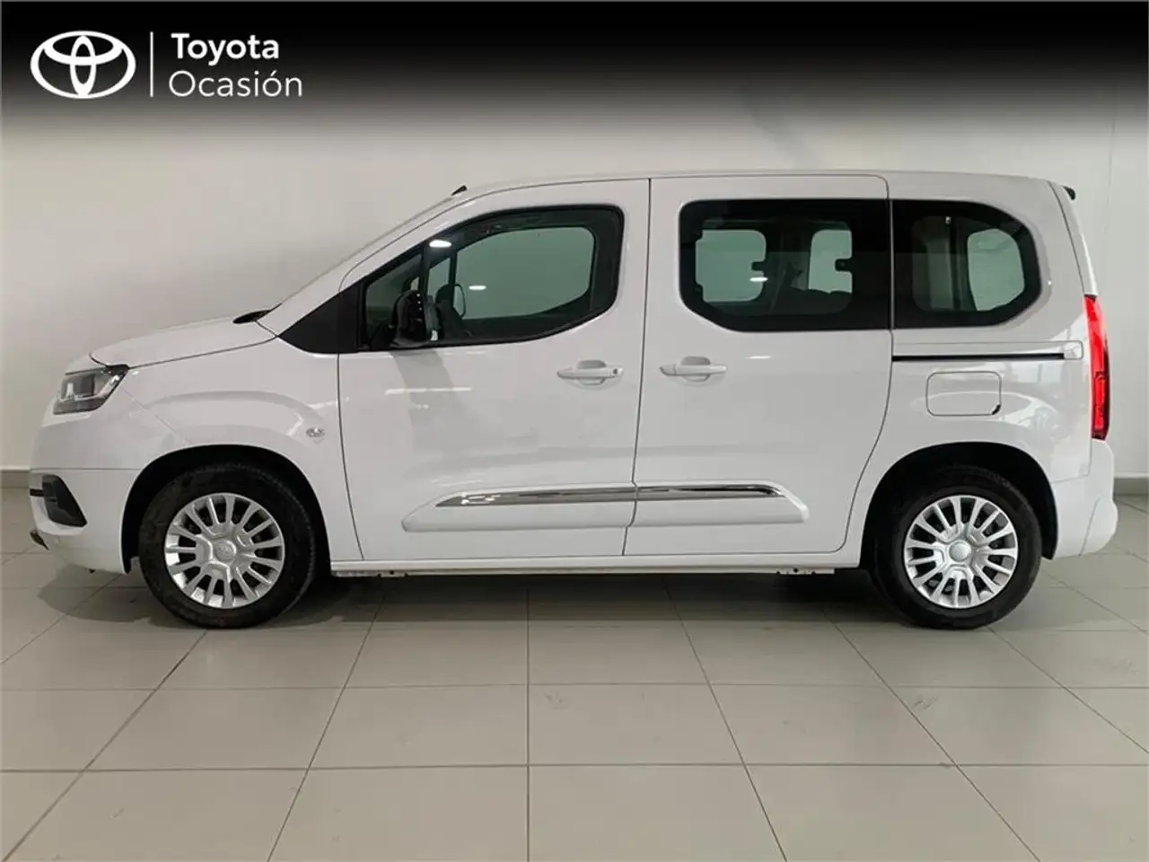 Renting Toyota Proace City COMBI VX L1 1.5 D 100 CV