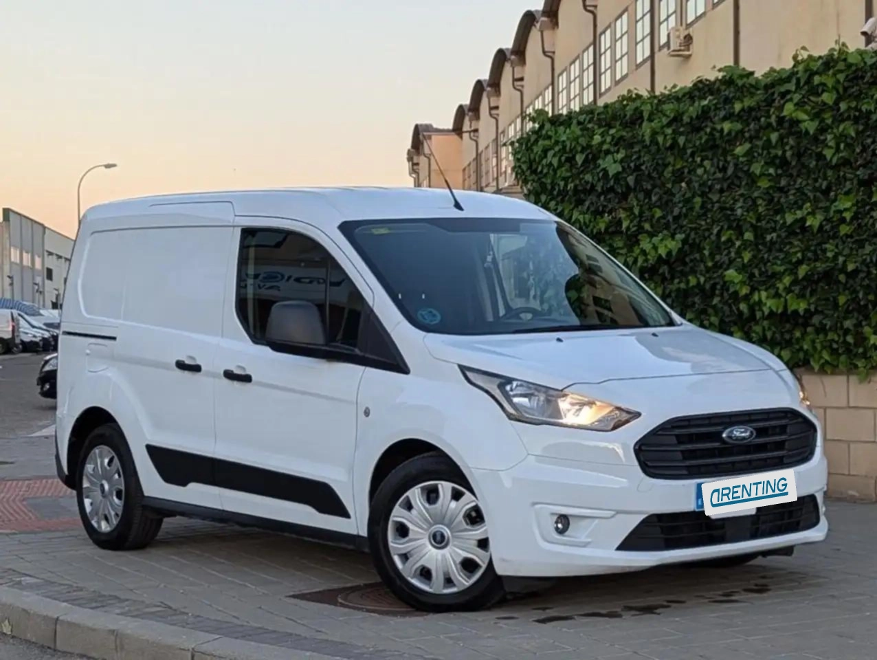 Renting Ford Connect Comercial FT 200 Van L1 S&S Limited Aut. 1 Blanco