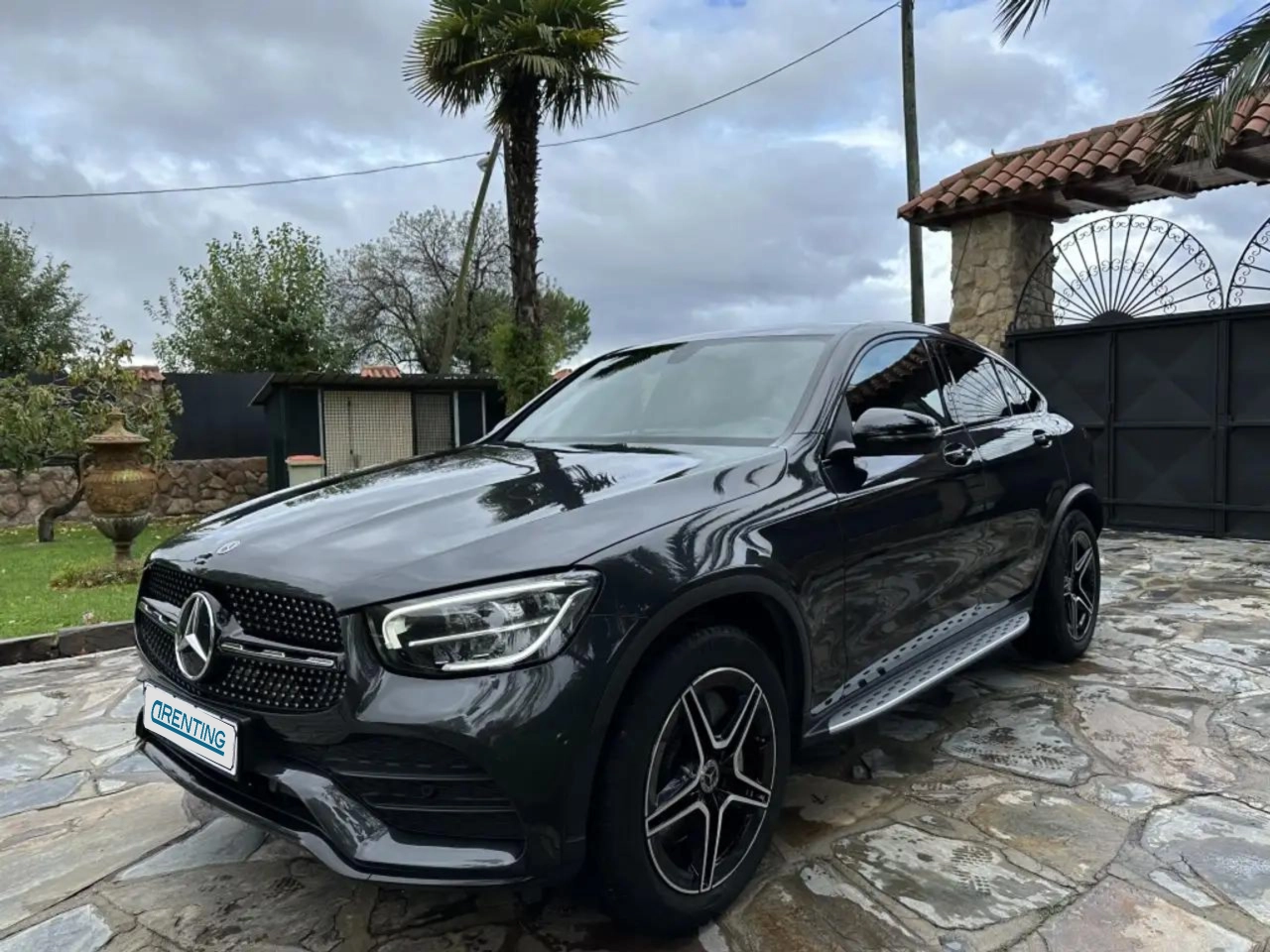 Renting Mercedes-Benz GLC 220 Coupé 220d 4Matic 9G-Tronic Gris 3