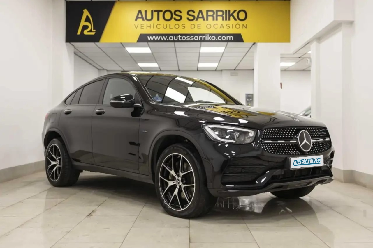 Renting Mercedes-Benz GLC 300 Coupé 300e 4Matic Negro 1