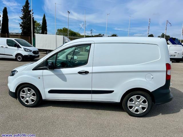 Renting FORD TRANSIT COURIER 1.5 TDCI 75 TREND FURGON