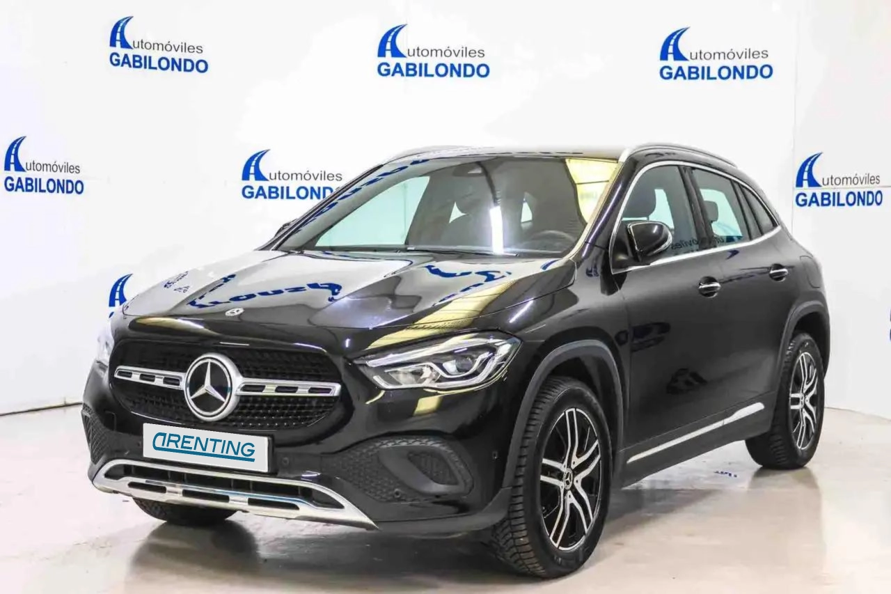 Renting Mercedes-Benz GLA 200 D Negro