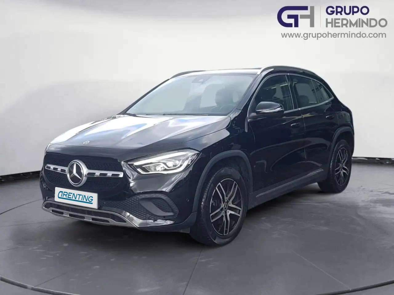 Renting Mercedes-Benz GLA 200 D Negro 3