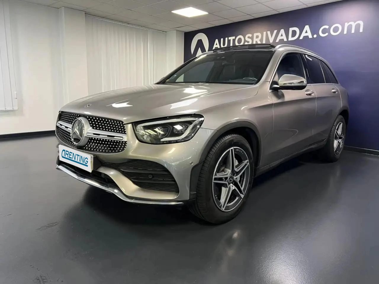 Renting Mercedes-Benz GLC 300 d 4MATIC Gris 1