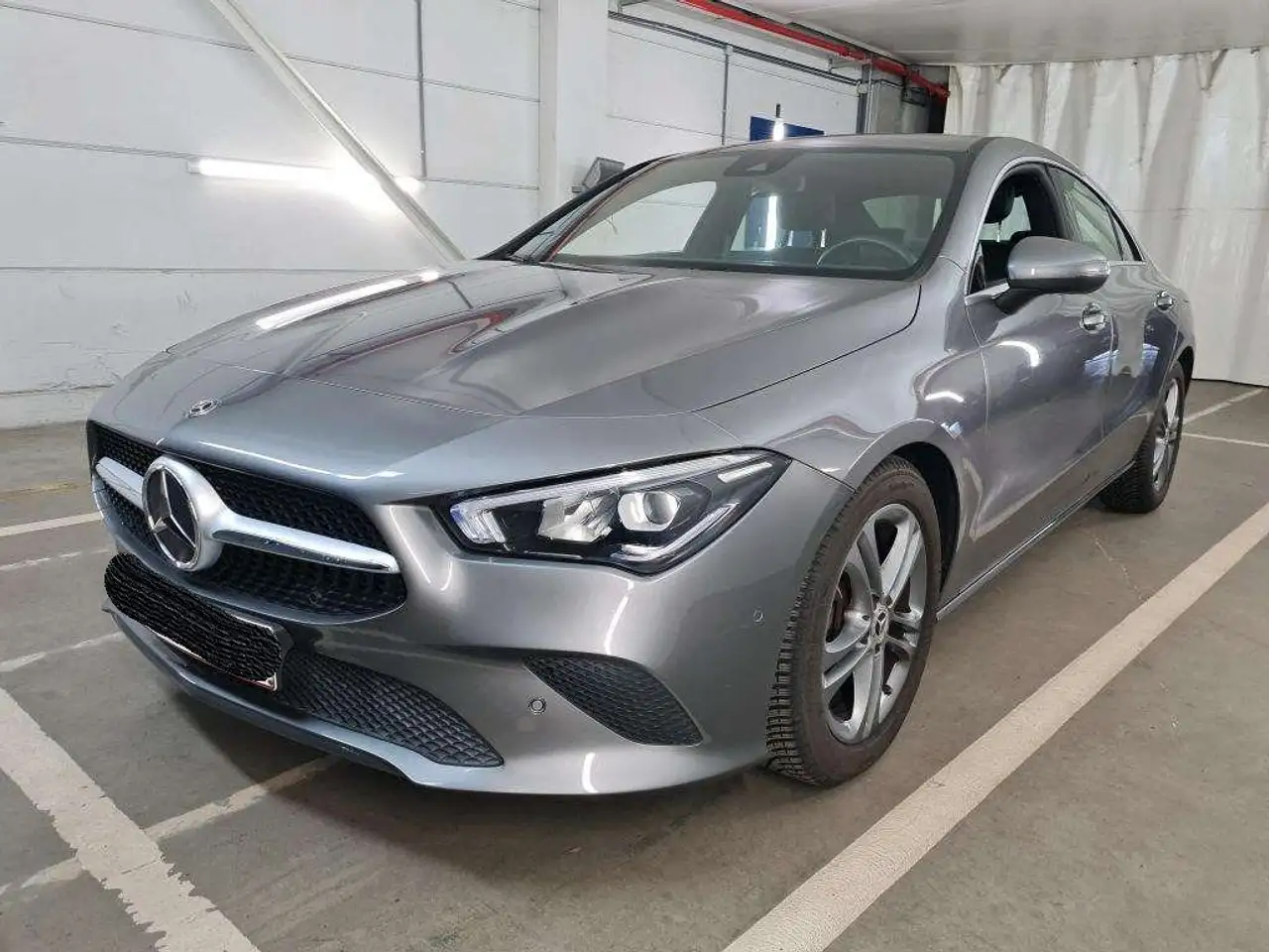 Renting Mercedes-Benz CLA 180 d Business Line 7G-DCT Gris