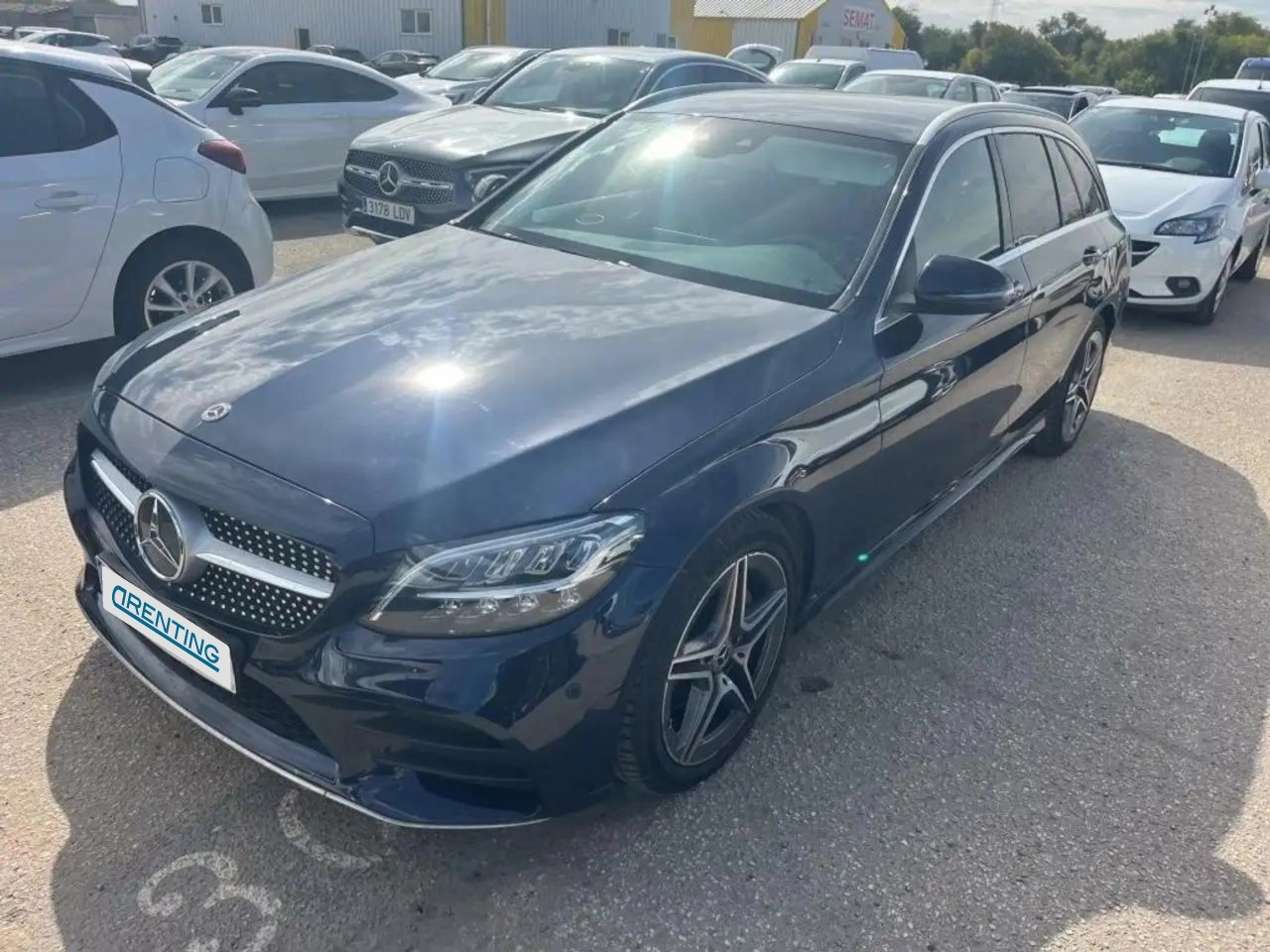 Renting Mercedes-Benz C 220 D ESTATE AMG LINE Azul