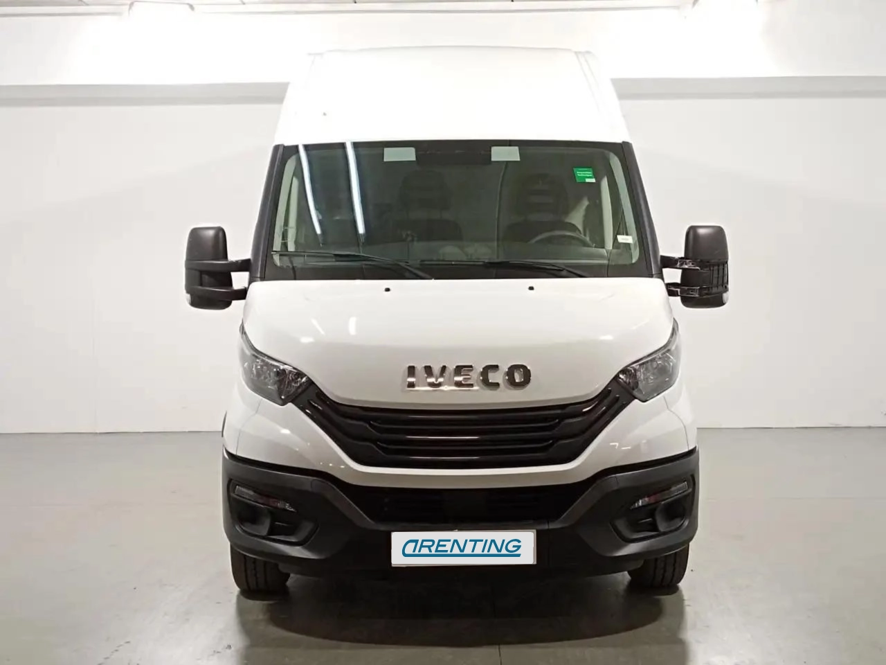 Renting Iveco Daily 35 S 14 Blanco 2