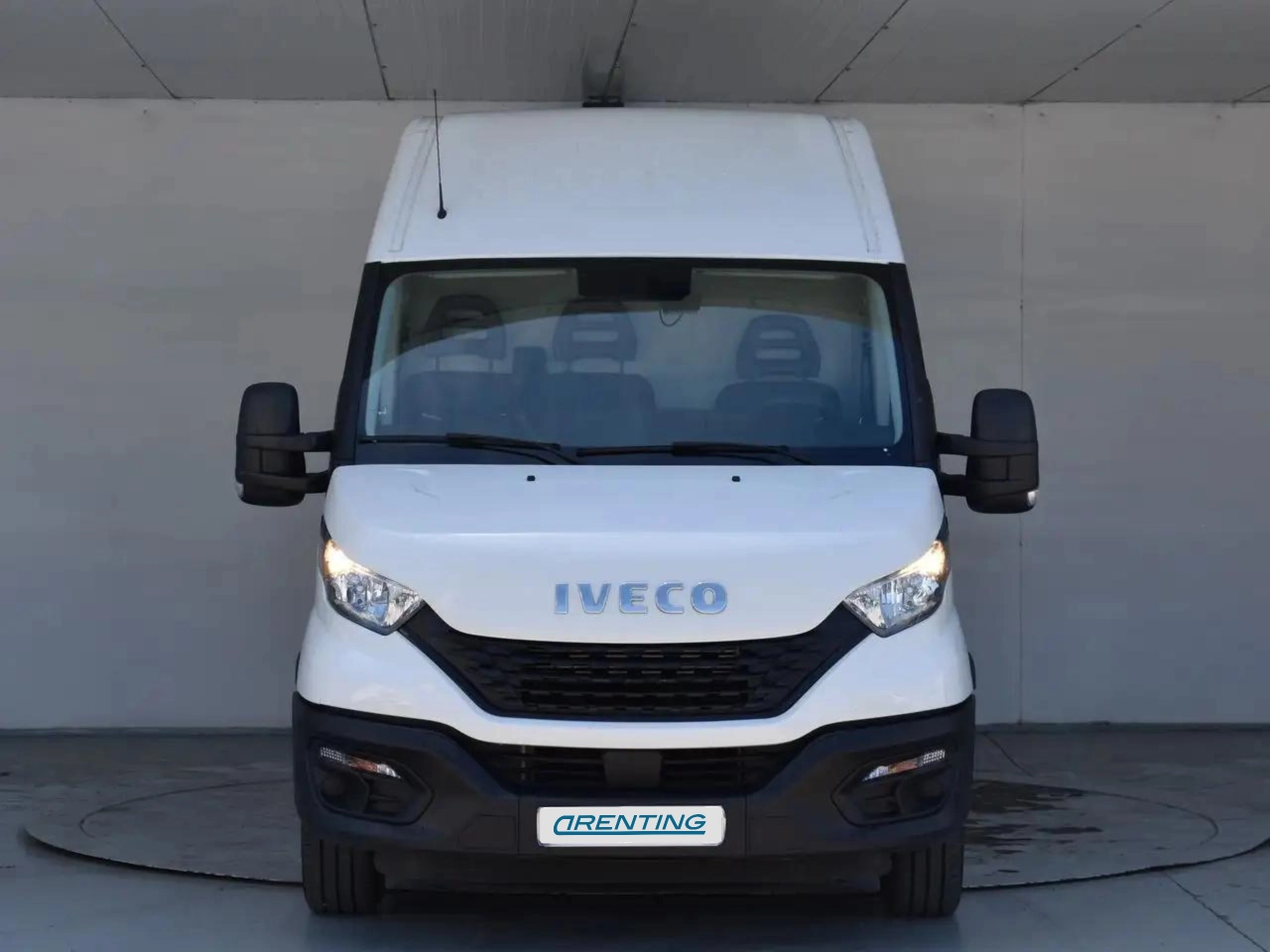 Renting Iveco Daily 35 S 14S Blanco