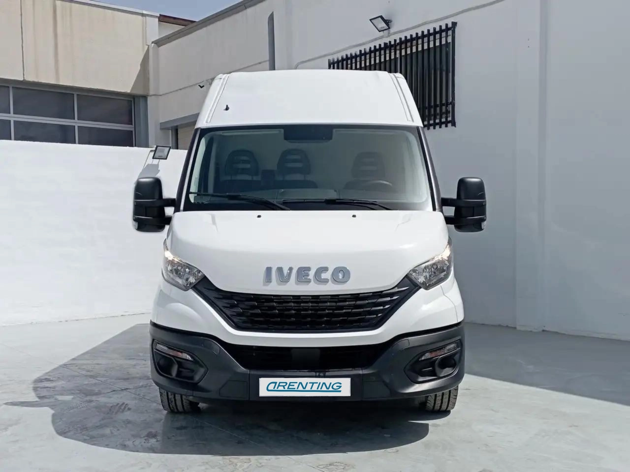 Renting Iveco Daily 35 S 14S Blanco 1