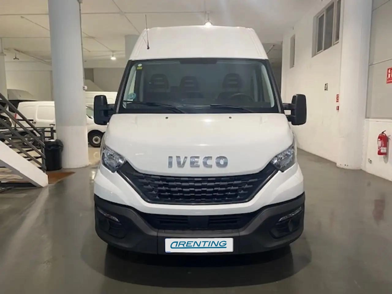 Renting Iveco Daily Furgón 33S16 V 3520L H2 12.0 156 Blanco