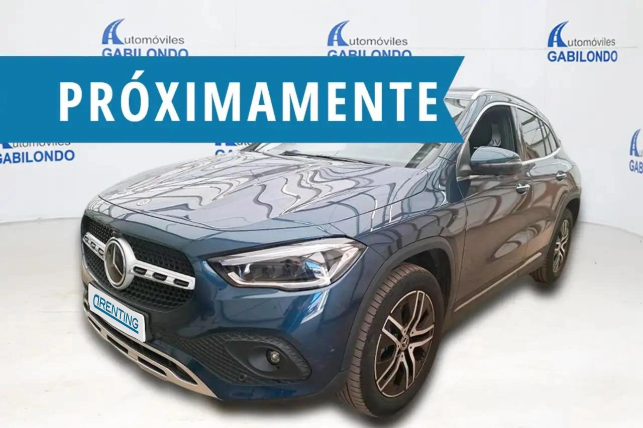 Renting Mercedes-Benz GLA 250 e Azul