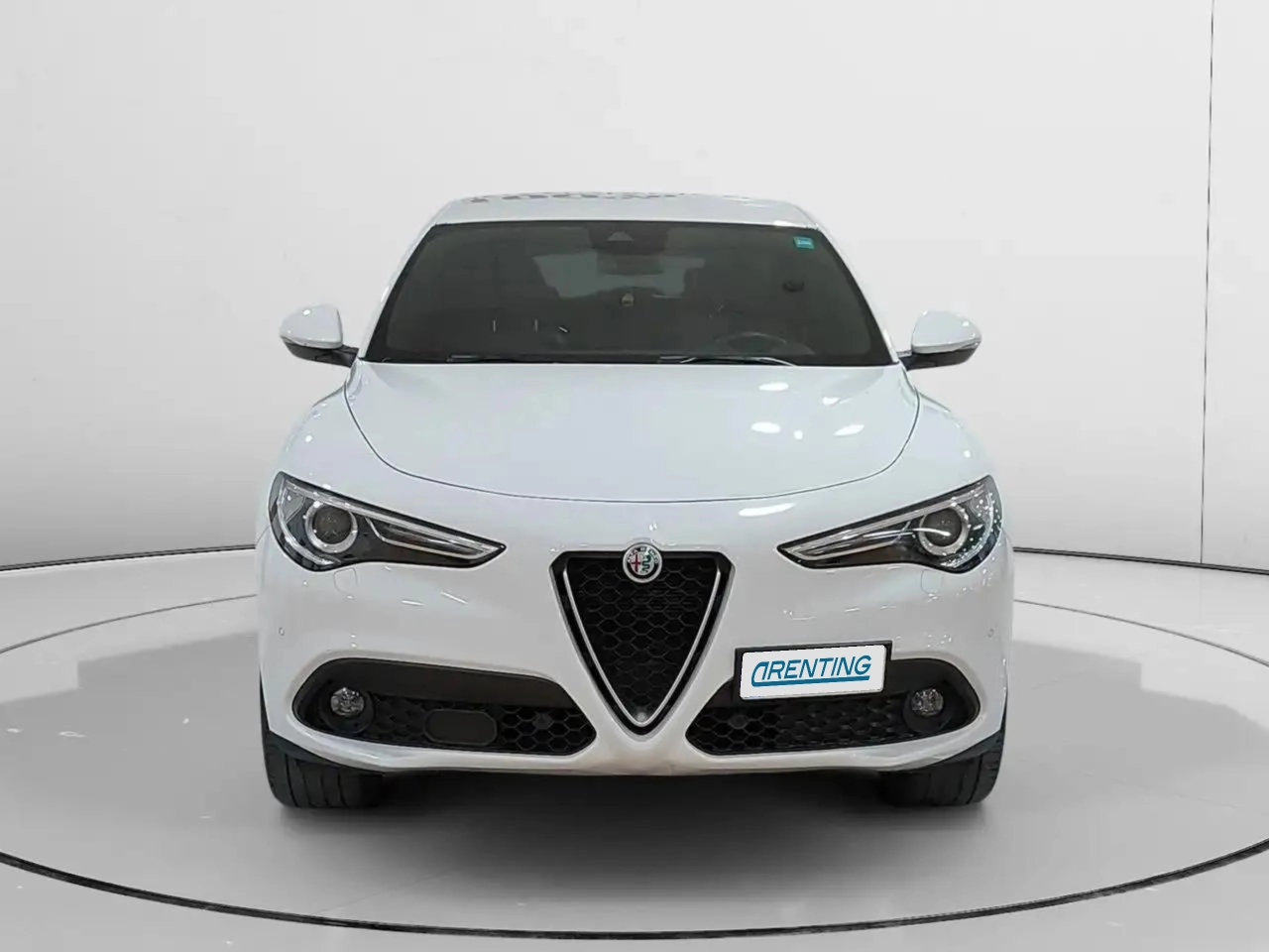 Renting Alfa Romeo Stelvio Executive 4WD Blanco