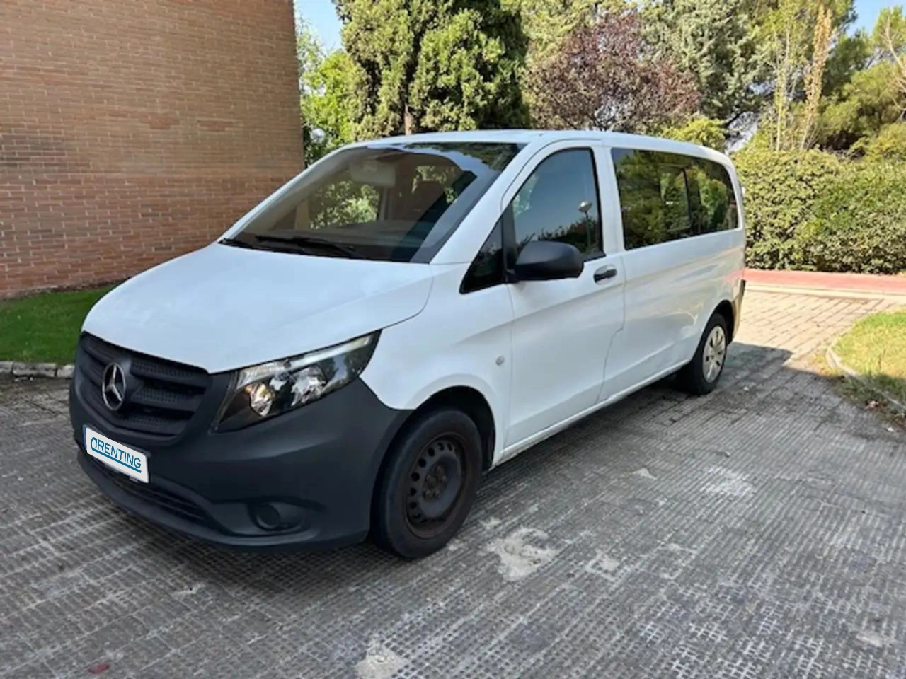 Renting Mercedes-Benz Vito Familiar Manual de 5 Puertas