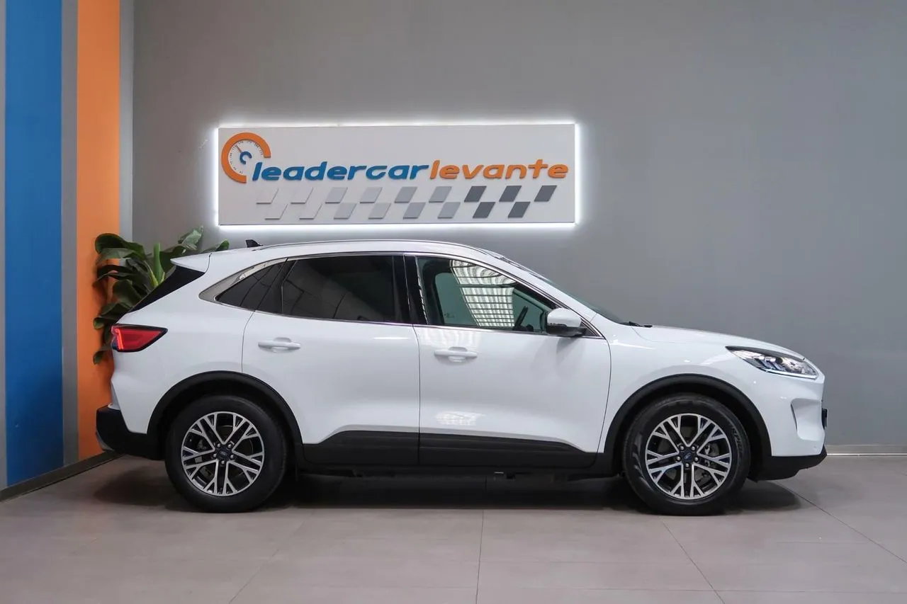 Renting FORD Kuga 2.5 Duratec PHEV Titanium 4×2