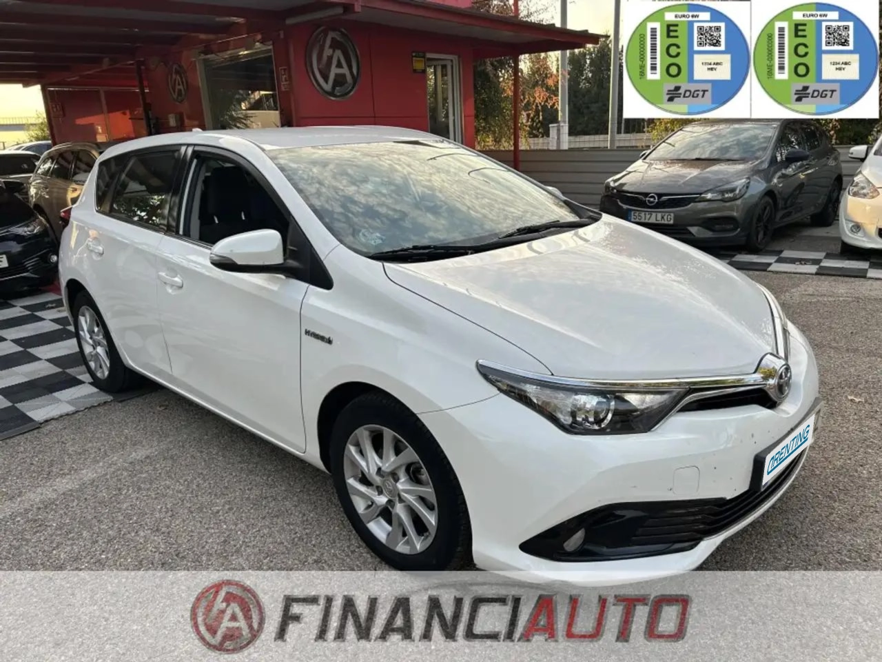 Renting Toyota Auris hybrid 140H Active Business Plus Blanco