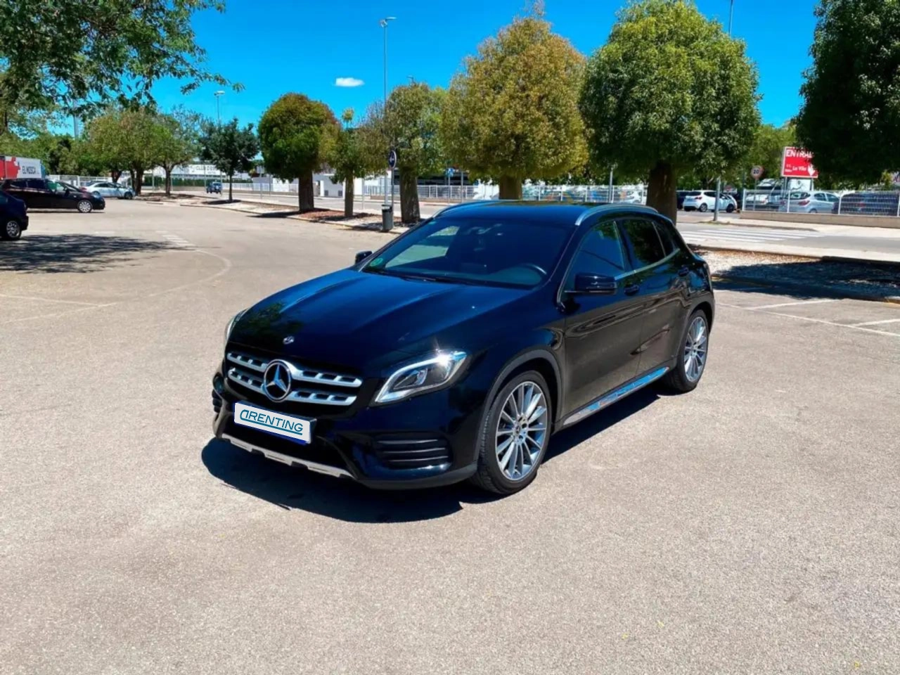 Renting Mercedes-Benz GLA 180 Negro 2