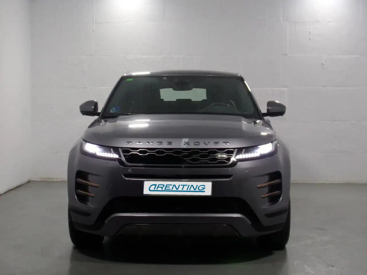 Renting Land Rover Range Rover Evoque R-Dynamic S Gris