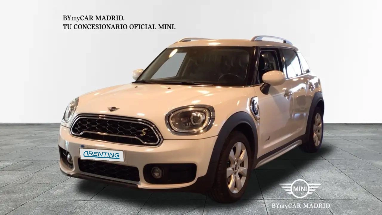 Renting MINI Cooper Countryman S E ALL4 Blanco 2