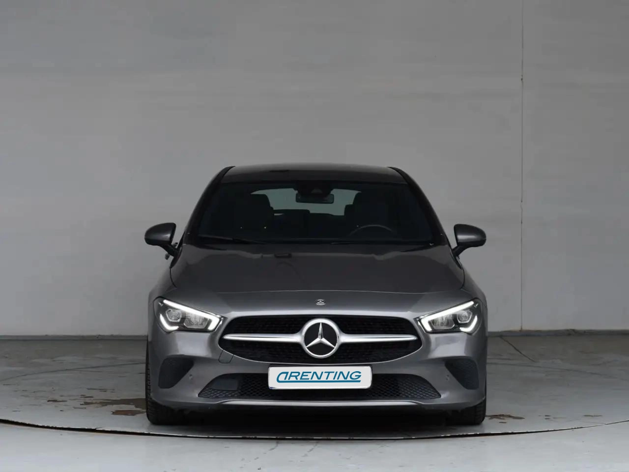 Renting Mercedes-Benz CLA 180 Shooting Brake Gris 2