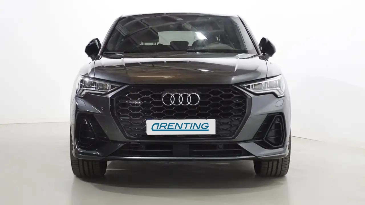 Renting Audi Q3 Sportback 45 TFSI Black line quattro S tronic Gris