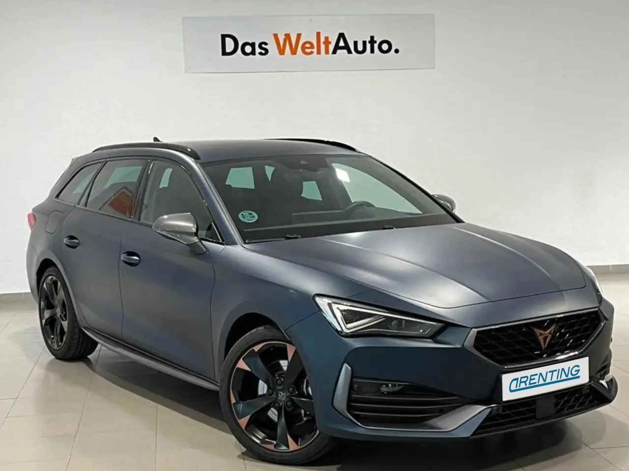 Renting CUPRA Leon Sportstourer 2.0 TSI DSG 140KW Azul