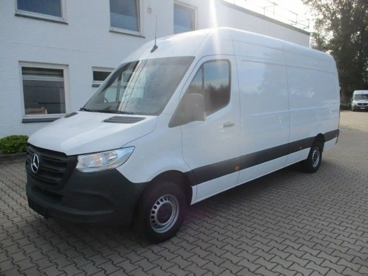 Renting Mercedes-Benz Sprinter MERCEDES-BENZ Industrial  Manual de 4 Pue Blanco 2