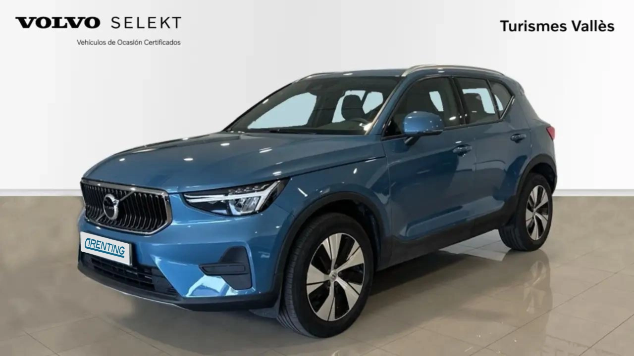 Renting Volvo XC40 T2 Core Dark Aut. Azul