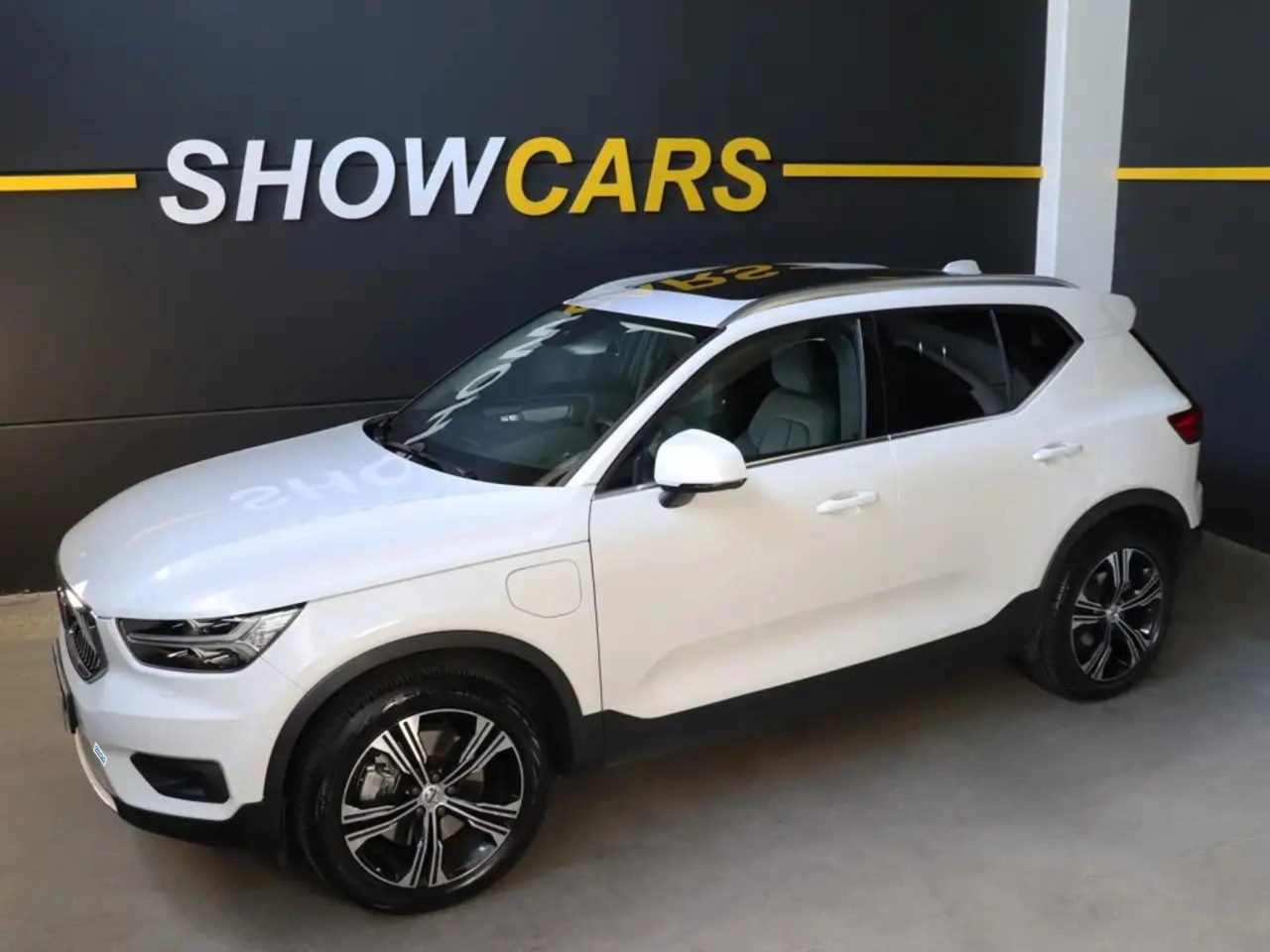 Renting Volvo XC40 T5 Twin Inscription Aut. Blanco