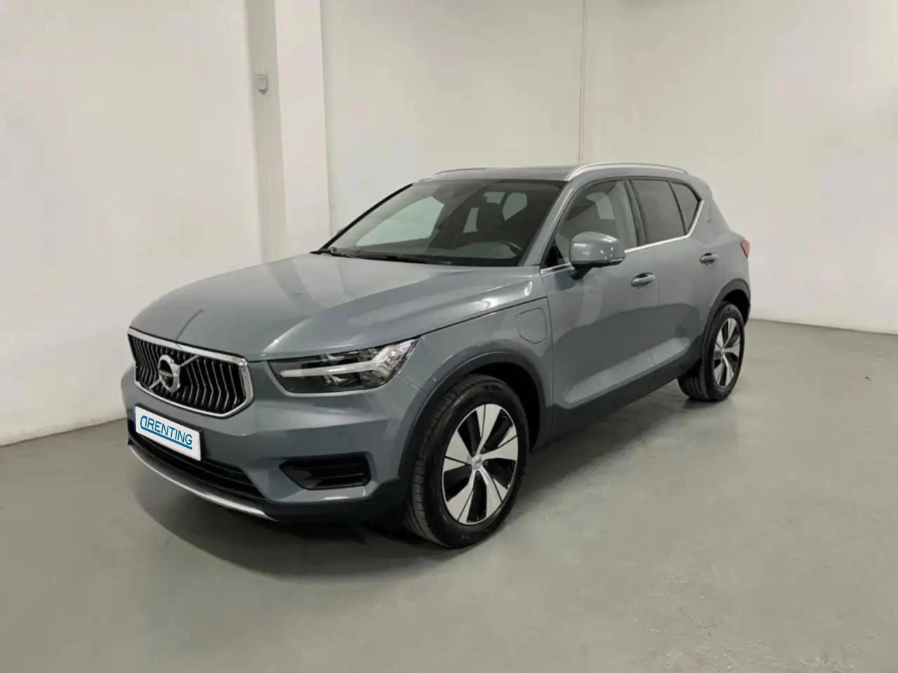 Renting Volvo XC40 T5 Twin Momentum Aut. Gris