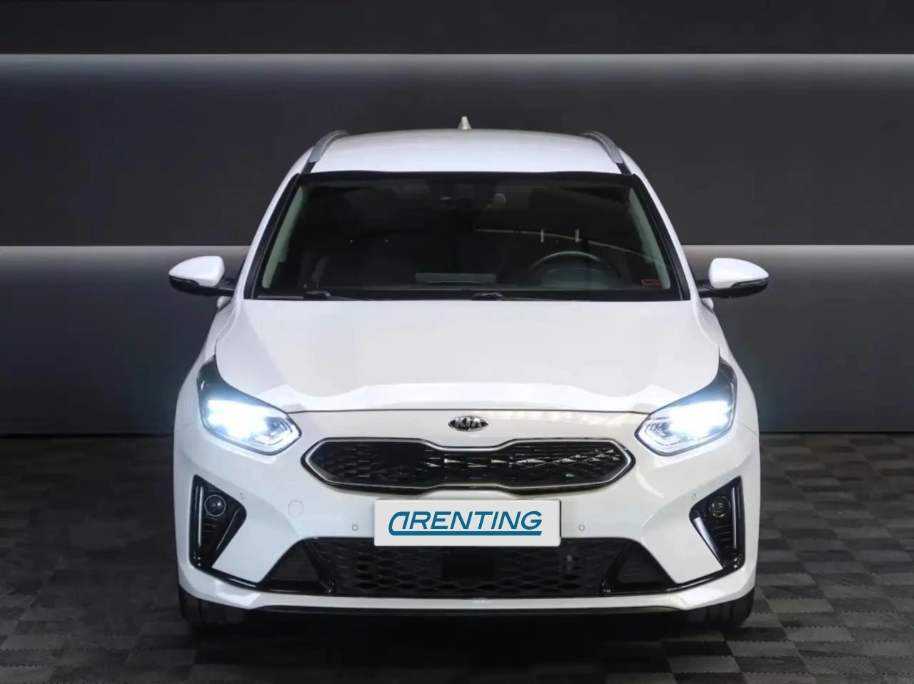 Renting Kia Ceed / cee’d Tourer 1.6 PHEV eTech Aut. Blanco 1