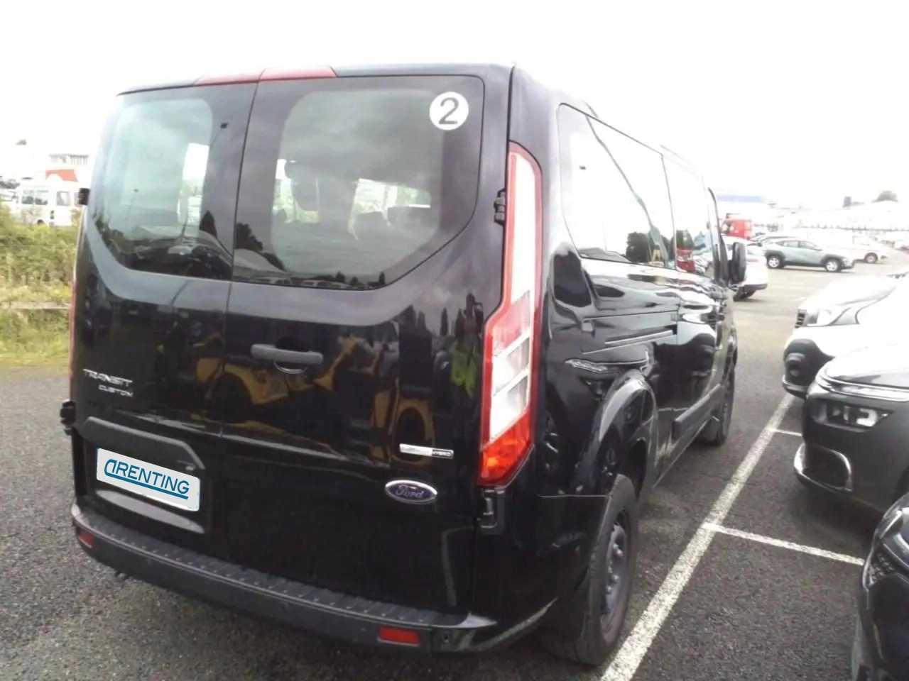 Renting Ford Transit Custom 2.0MHEV 130CV TREND L2 Negro