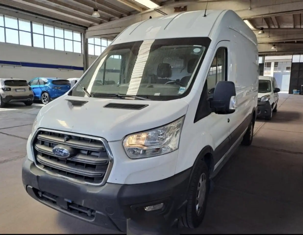 Renting Ford Transit FT 350 L3 Chasis Heavy Duty DCb. Trend Tr. Blanco